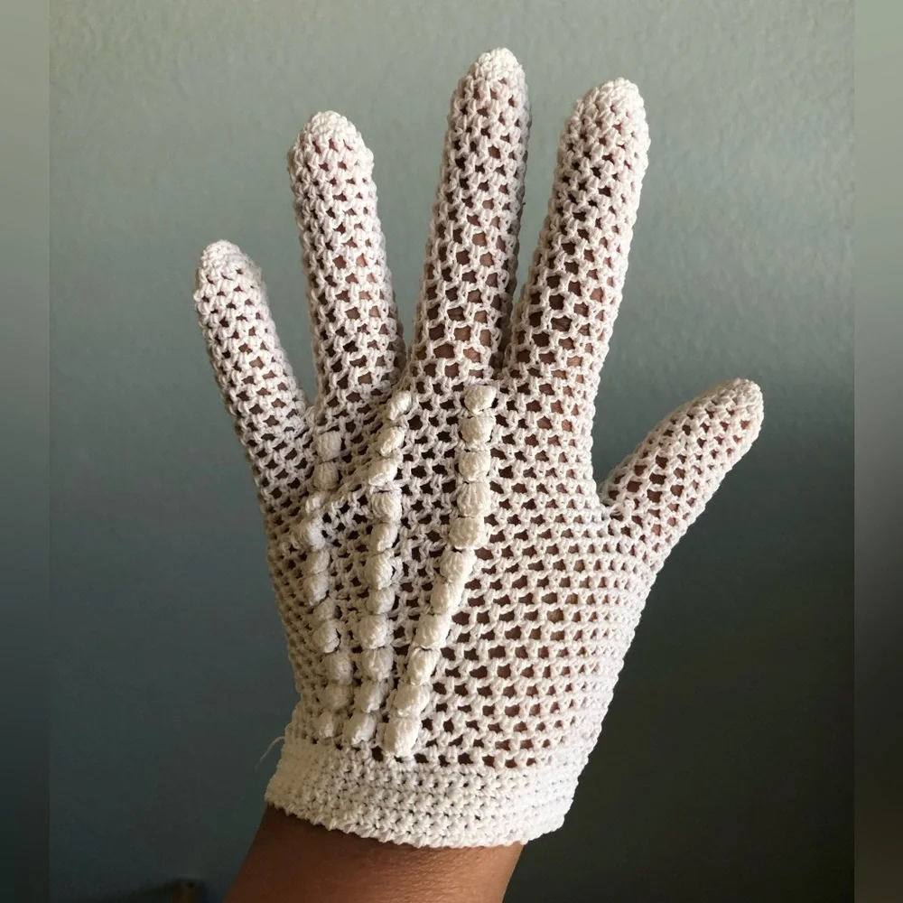 VTG cotton crochet creme gloves best fits small to medium size hands